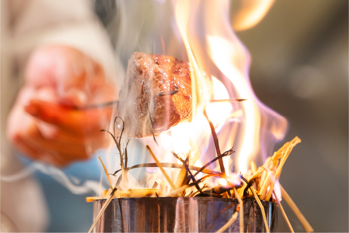 「あか」土佐あかうしの藁焼き