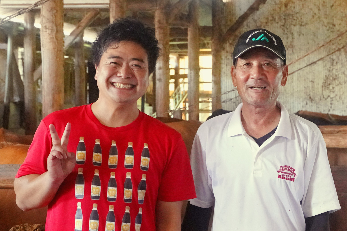 土佐あかうし生産者の池地さんと、広報おだち